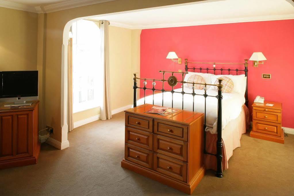 Donington Manor Hotel 3*