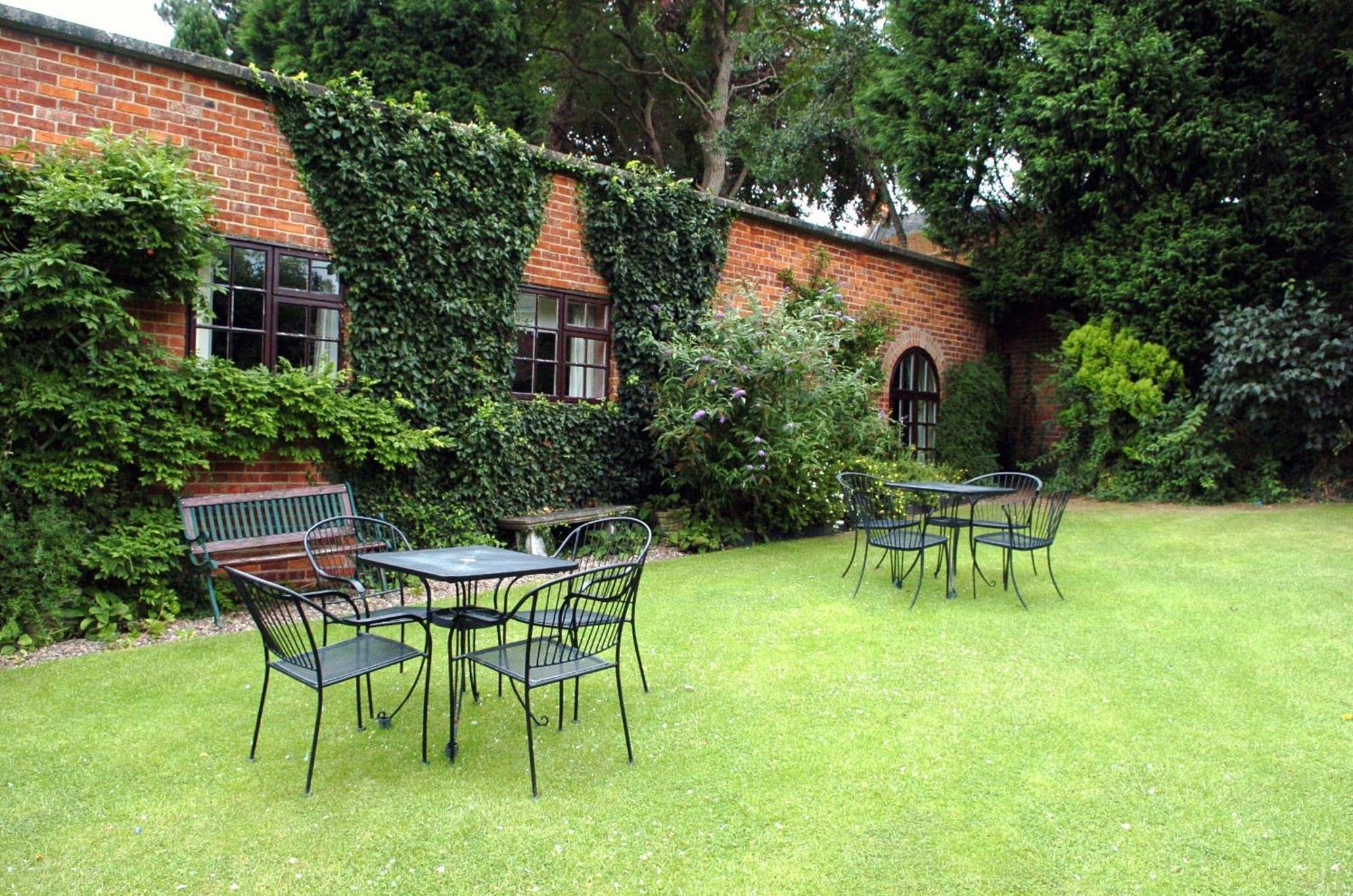 Отель Donington Manor