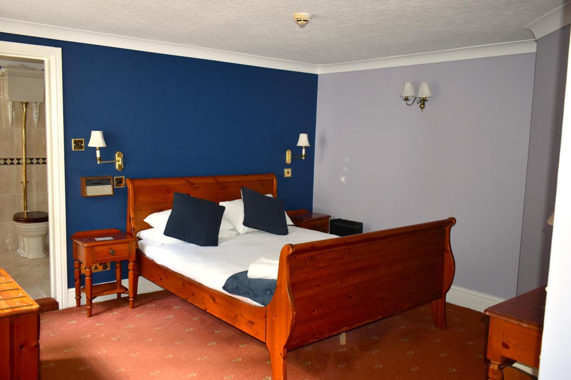 Donington Manor 3*